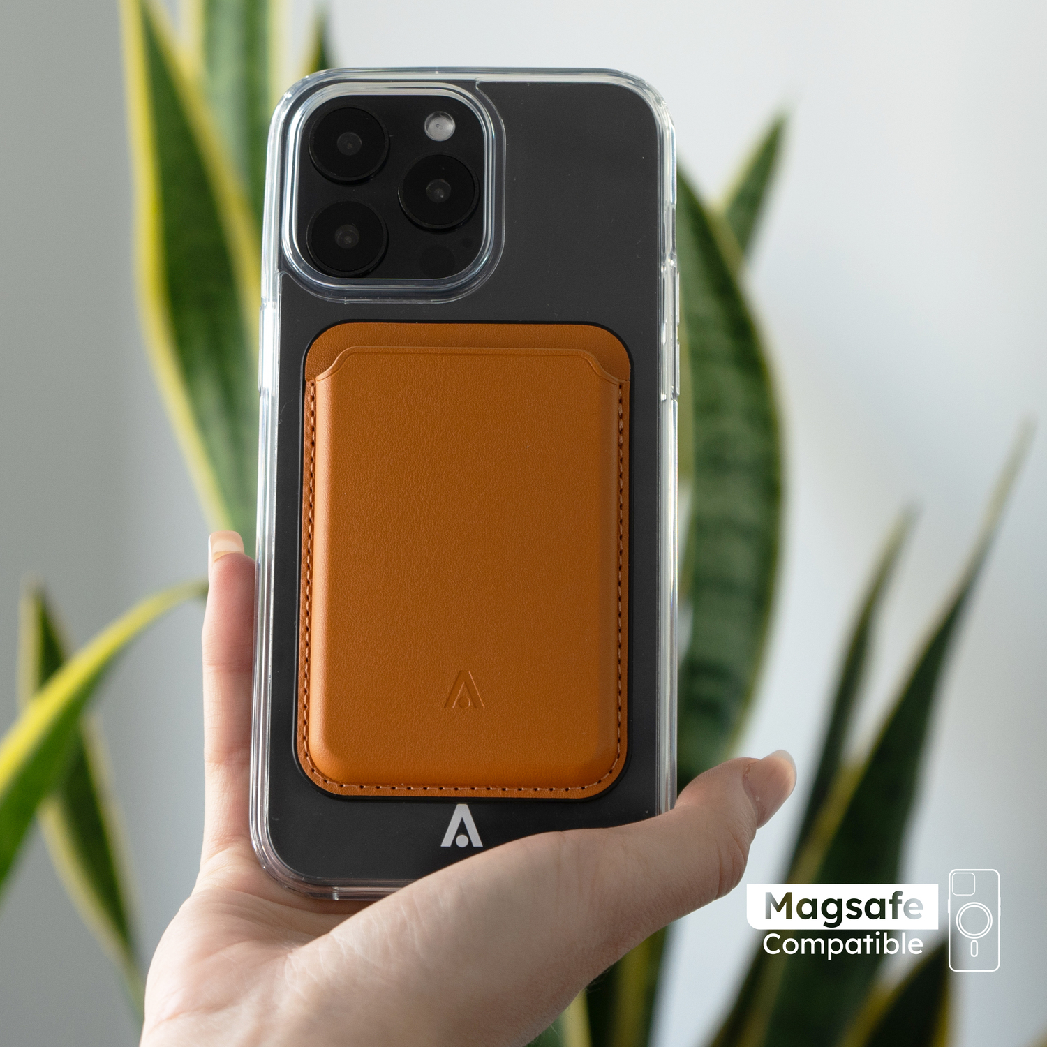 alkaya. | Cardy | Card Holder für bis zu 3 Karten unterstützt MagSafe-Technologie, braun