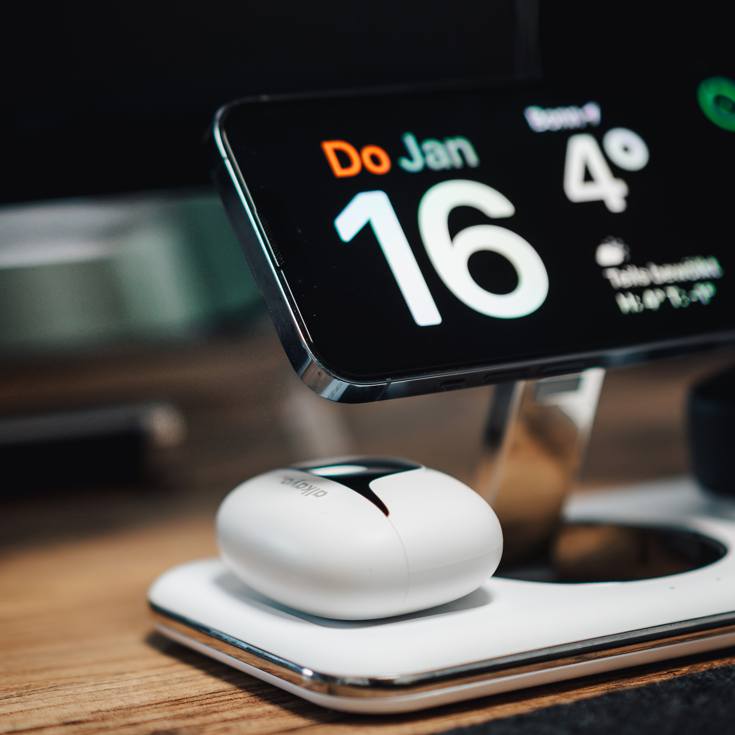 alkaya. | Trifector | 3 in 1 Wireless Ladestation: Handy, Apple Watch und Headset, Kompatibel mit MagSafe-Zubehör, weiß